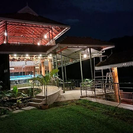 Willow Heights Athirappilly Exterior photo